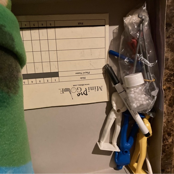 New Tibiinc Mini Portable Pro Golf Course game 1 to 4 Players. Used - Picture 2 of 4